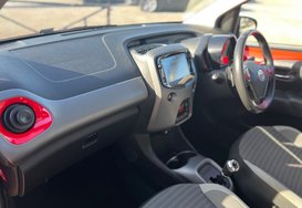Toyota Aygo VVT-I X-TREND X-SHIFT 5 DOOR AUTO 25