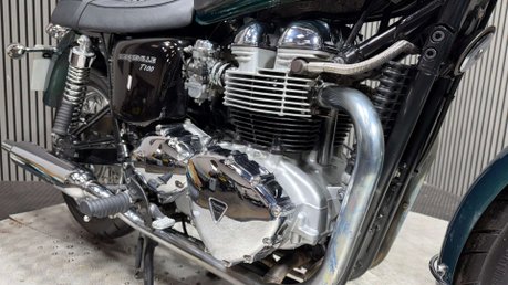 Triumph Bonneville 2004 ONLY 10K STUNNING MODERN CLASSIC NEW MOT 790CC 31