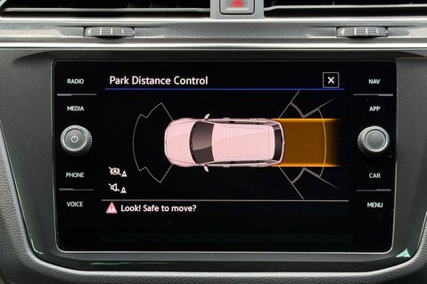 Volkswagen Tiguan R-LINE TSI DSG - ONE OWNER - APPLE CAR PLAY -ADAPTIVE CRUISE 48