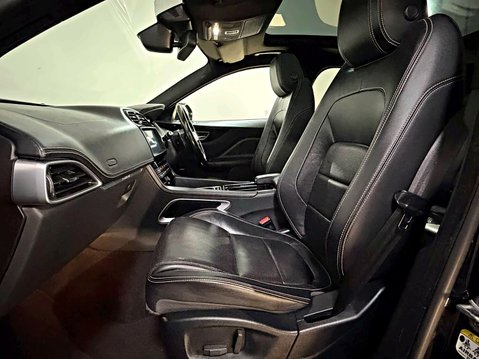 Jaguar F-Pace R-SPORT AWD 22