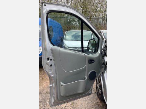 Renault Trafic 2.0 TD dCi SL27 Sport L1 H1 4dr 29