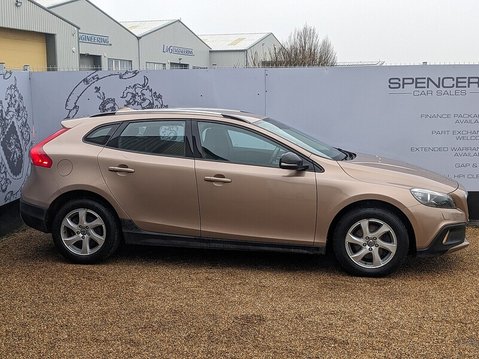 Volvo V40 D2 CROSS COUNTRY SE 10