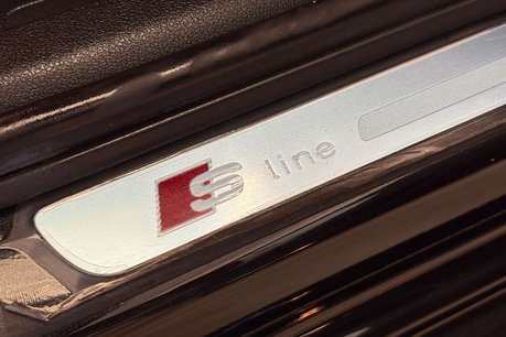 Audi A4 2.0 TFSI S line Estate 5dr Petrol S Tronic quattro Euro 5 (s/s) (211 ps) 43