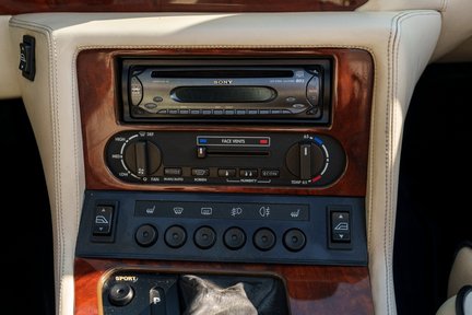 Aston Martin Virage Volante 19