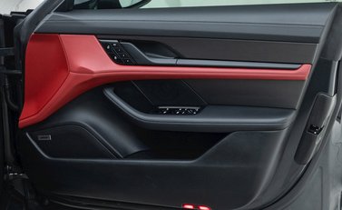 Porsche Taycan Turbo S Cross Turismo 23