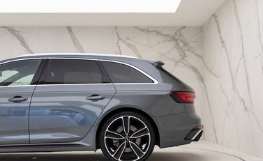 Audi RS4 Avant Carbon Edition 29