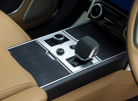 Land Rover Range Rover P530 Autobiography LWB 7 Seater 22