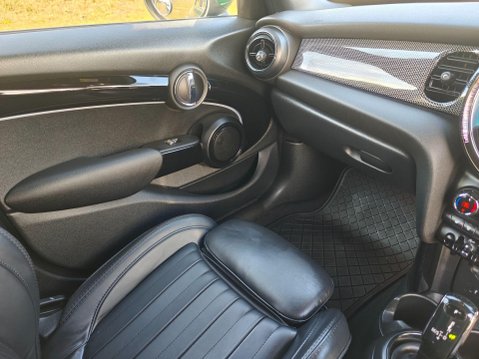 Mini Hatch 1.5 Cooper Exclusive Steptronic Euro 6 (s/s) 5dr 36