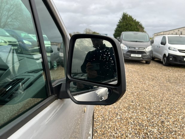 Ford Transit Connect SWB L1H1 Limited 200 Air Con Alloys Camera Sensors EURO 6 NO VAT 17