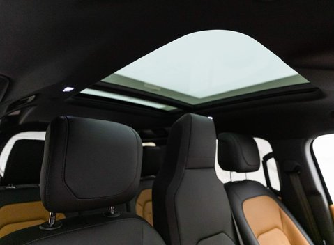 Land Rover Defender X 8