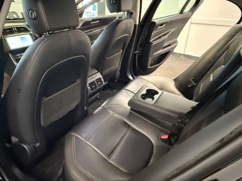 Jaguar XE 2.0 XE Prestige Auto 4dr 51