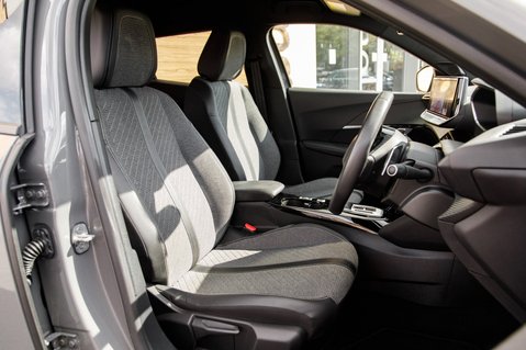 Peugeot 2008 PURETECH EAT8 S/S ALLURE 30