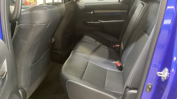 Toyota Hilux Invincible X | Auto | 2.8 LT | Double Cab | Sensors | EURO 6 | NO VAT 8