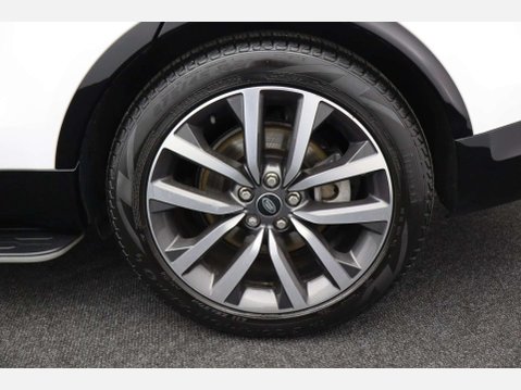 Land Rover Discovery 3.0 Discovery R-Dynamic SE D MHEV Auto 4WD 5dr 68