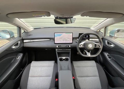 MG MG4 EV URBAN PREMIUM LONG RANGE 11