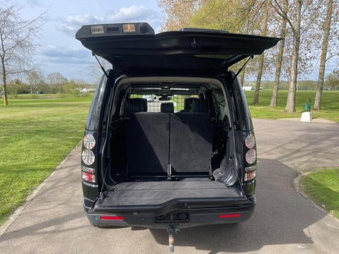 Land Rover Discovery 3.0 SD V6 Landmark Auto 4WD Euro 6 (s/s) 5dr 35