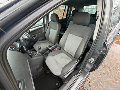 Vauxhall Zafira 1.7 CDTi ecoFLEX Design Euro 5 5dr (SNav) 25