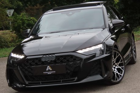 Audi RS3 2.5 TFSI Carbon Vorsprung Saloon 4dr Petrol S Tronic quattro Euro 6 (s/s) ( 2