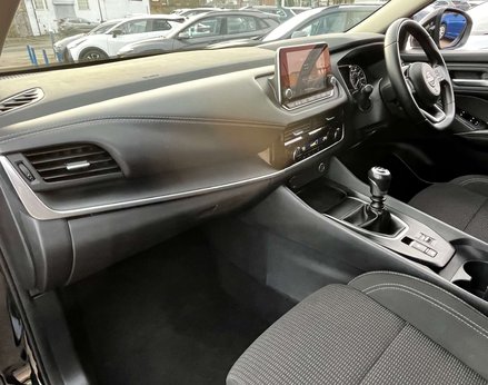 Nissan Qashqai 1.3 Qashqai Acenta Premium DiG-T MHEV 5dr 17