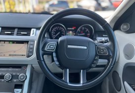 Land Rover Range Rover Evoque 2.2 SD4 PURE TECH PANORAMIC ROOF 32