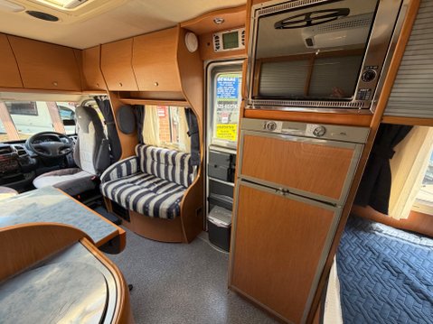 Laika Evovip R718 FIXED BED 4 BERTH LOW PROFILE COACH BUILT MOTORHOME 16
