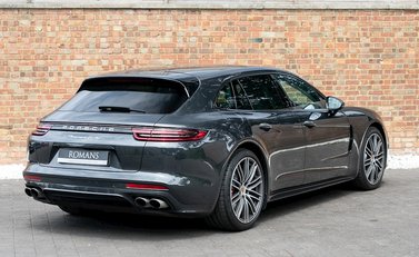 Porsche Panamera Turbo Sport Turismo 7