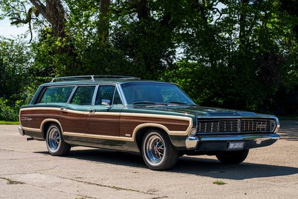Ford Country Squire 2