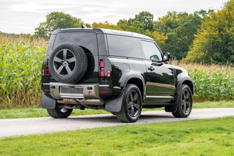 Land Rover Defender D300 X-Dynamic HSE Hard Top