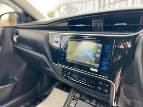 Toyota Auris VVT-I ICON TECH TOURING SPORTS 47