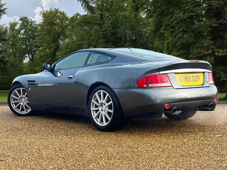 Aston Martin Vanquish V12 S 7