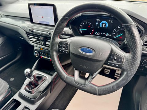 Ford Focus 1.0T EcoBoost ST-Line X Euro 6 (s/s) 5dr 39