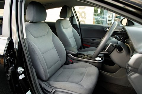 Hyundai IONIQ PREMIUM 32