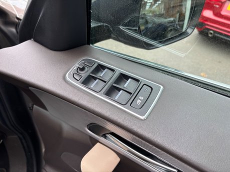 Jaguar F-Pace 2.0 D180 Portfolio SUV 5dr Diesel Auto AWD Euro 6 (s/s) (180 ps) 24