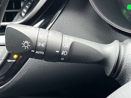 Toyota C-HR 1.8 C-HR-Dynamic HEV CVT 5dr 58