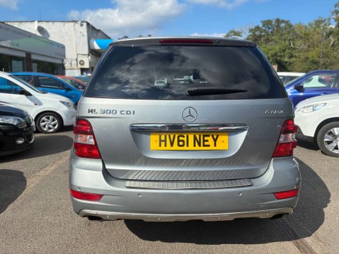 Mercedes-Benz M Class 3.0 ML300 CDI V6 BlueEfficiency Sport SUV 5dr Diesel G-Tronic 4WD Euro 5 (2 5