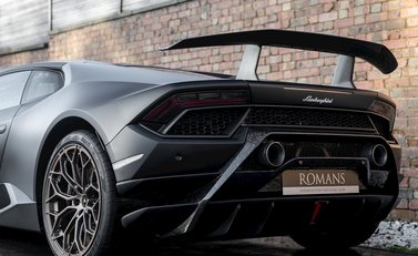 Lamborghini Huracan LP640-4 Performante 22