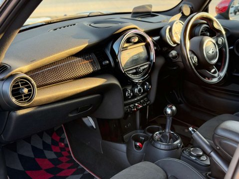 Mini Hatch 2.0 John Cooper Works 3dr 28