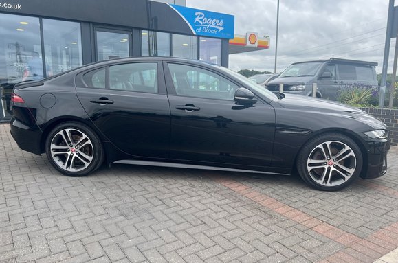 Jaguar XE R-DYNAMIC SE AUTO 6