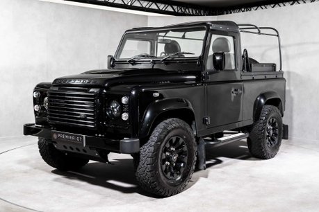 Land Rover Defender 90 TD SOFT TOP XS. MOMO WHEEL. HEATED SEATS. ALPINE STEREO. REAR BENCH SEATS. 3