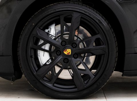 Porsche Taycan 4S Cross Turismo 8