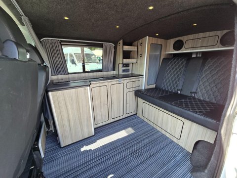 Volkswagen Campervan 16