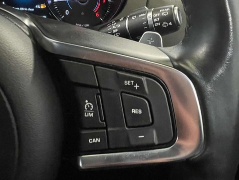 Jaguar F-Pace 2.0 F-PACE R-Sport AWD D Auto 4WD 5dr 16
