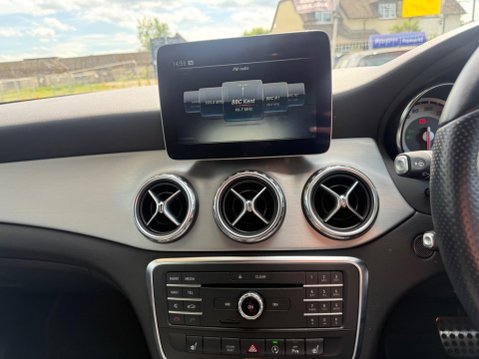 Mercedes-Benz GLA 1.6 GLA200 AMG Line (Premium) 7G-DCT Euro 6 (s/s) 5dr 8