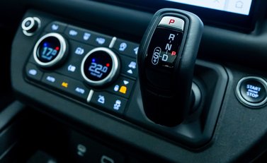 Land Rover Defender 90 V8 P525 Urban 19