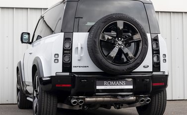 Land Rover Defender 90 V8 3