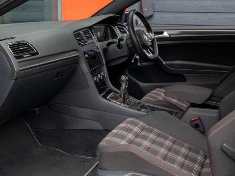 Volkswagen Golf 2.0 Golf GTi Performance TSi 3dr 4