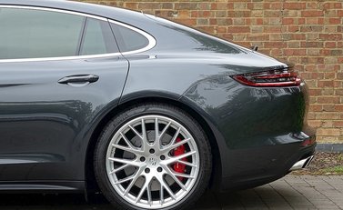 Porsche Panamera Turbo 23