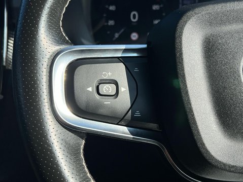 Volvo XC40 B4 R-DESIGN PRO MHEV 37