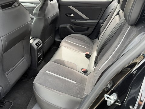 Vauxhall Astra 1.6 Plug-in Hybrid GSe 5dr Auto [Pan roof] 38