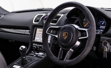 Porsche Cayman GT4 (718) 9